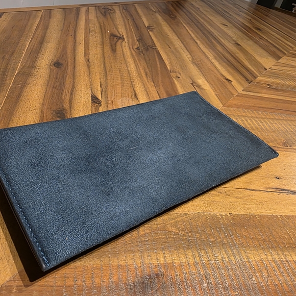 Elegant Forest Green And Velvet-like Material Clutch with Gold Accent - Picture 3 of 7